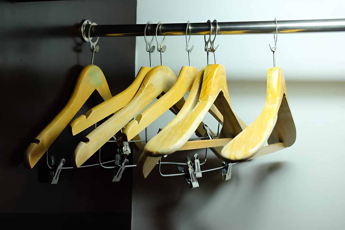 custom wooden anti theft hanger 