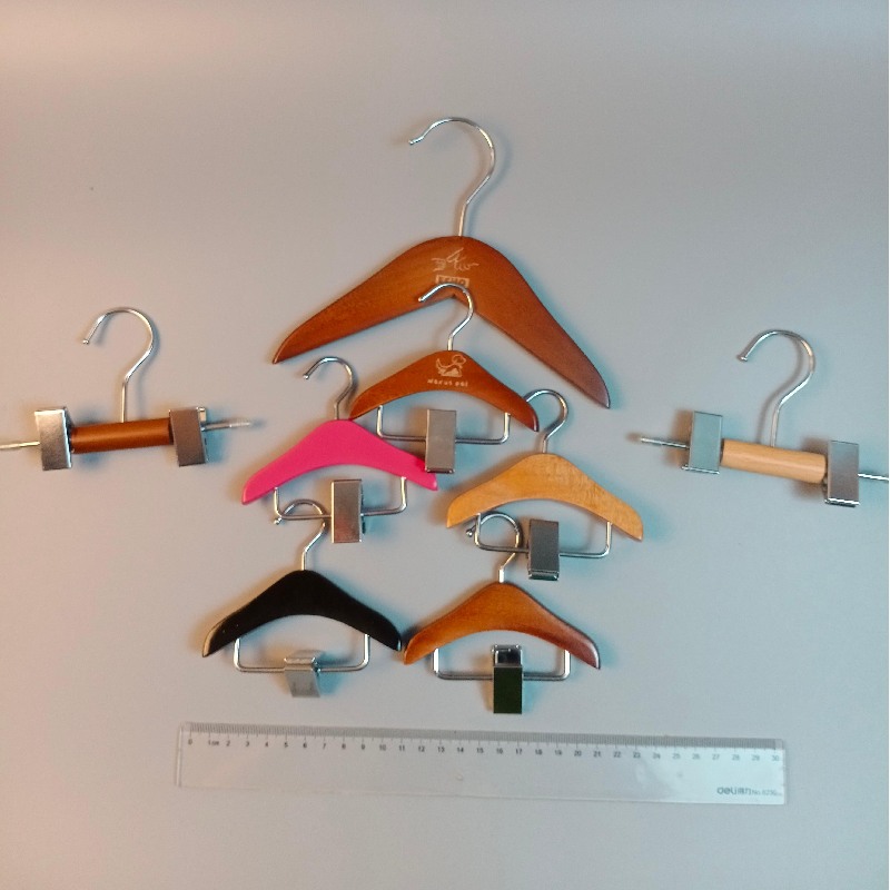 coat hangers small with cushioned clip