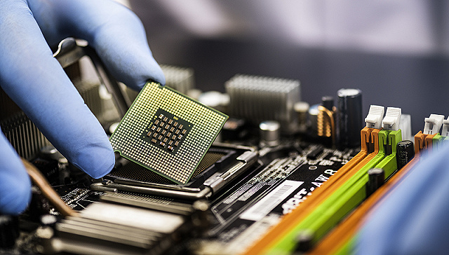 Rising memory chip prices, module makers reluctant to follow suit.