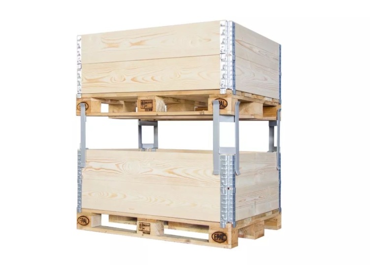 Metallic support frame for wooden case
