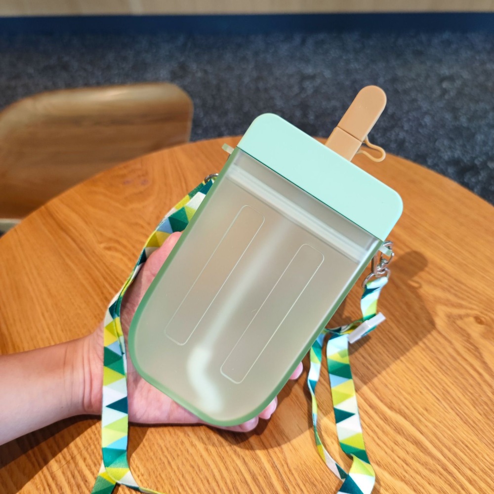 RTS Chinese Warehouse 300ml/10oz  Plastic Ice Cream Shape Cups Bottles Tumblers with Color Lid and Plastic Straw