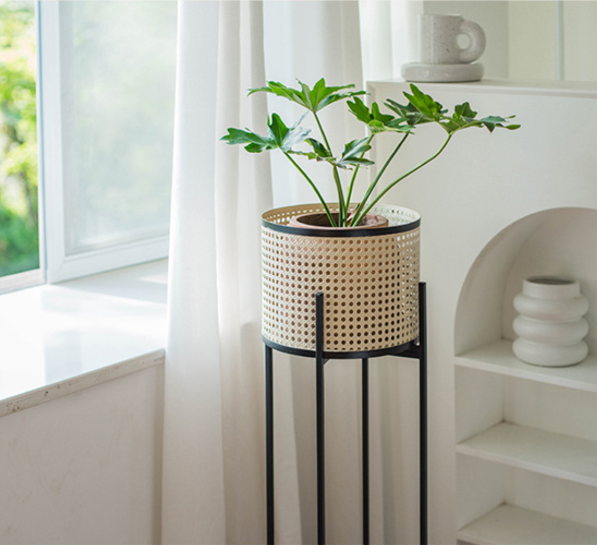 Matorino - Artificial rattan woven flower pot, modern rattan pot stand for living room and balcony, indoor metal art plant pot.
