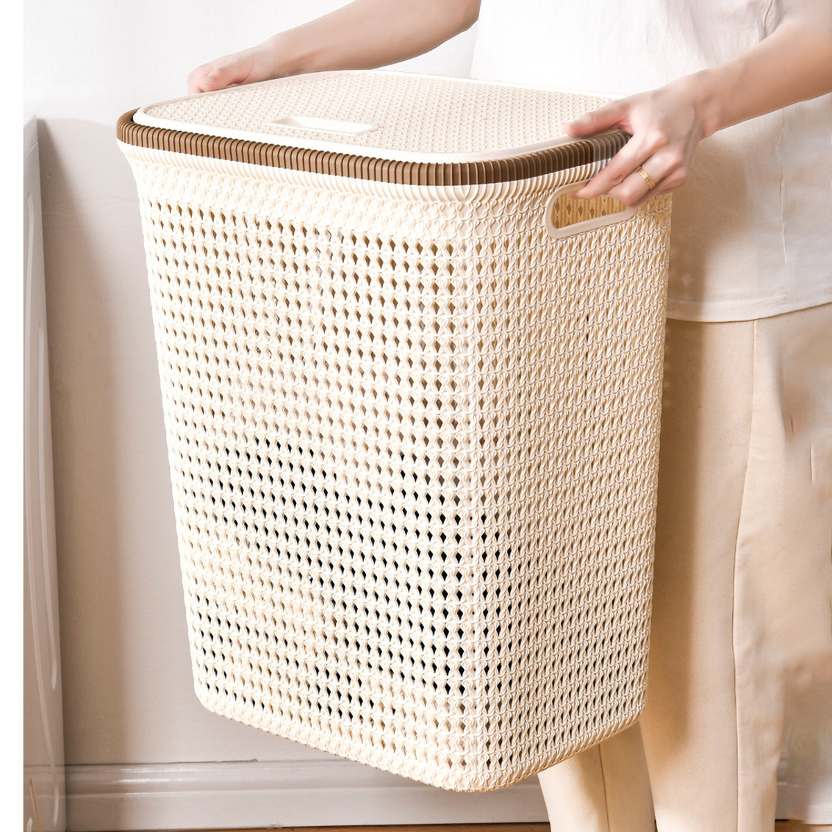 Matorino -Plastic Clothes Basket with Lid for Bedroom and Bathroom, Large Storage Basket, Slim Laundry Hamper, Wicker Design. Tall Laundry Basket with Bamboo Handles for Clothes and Toys.