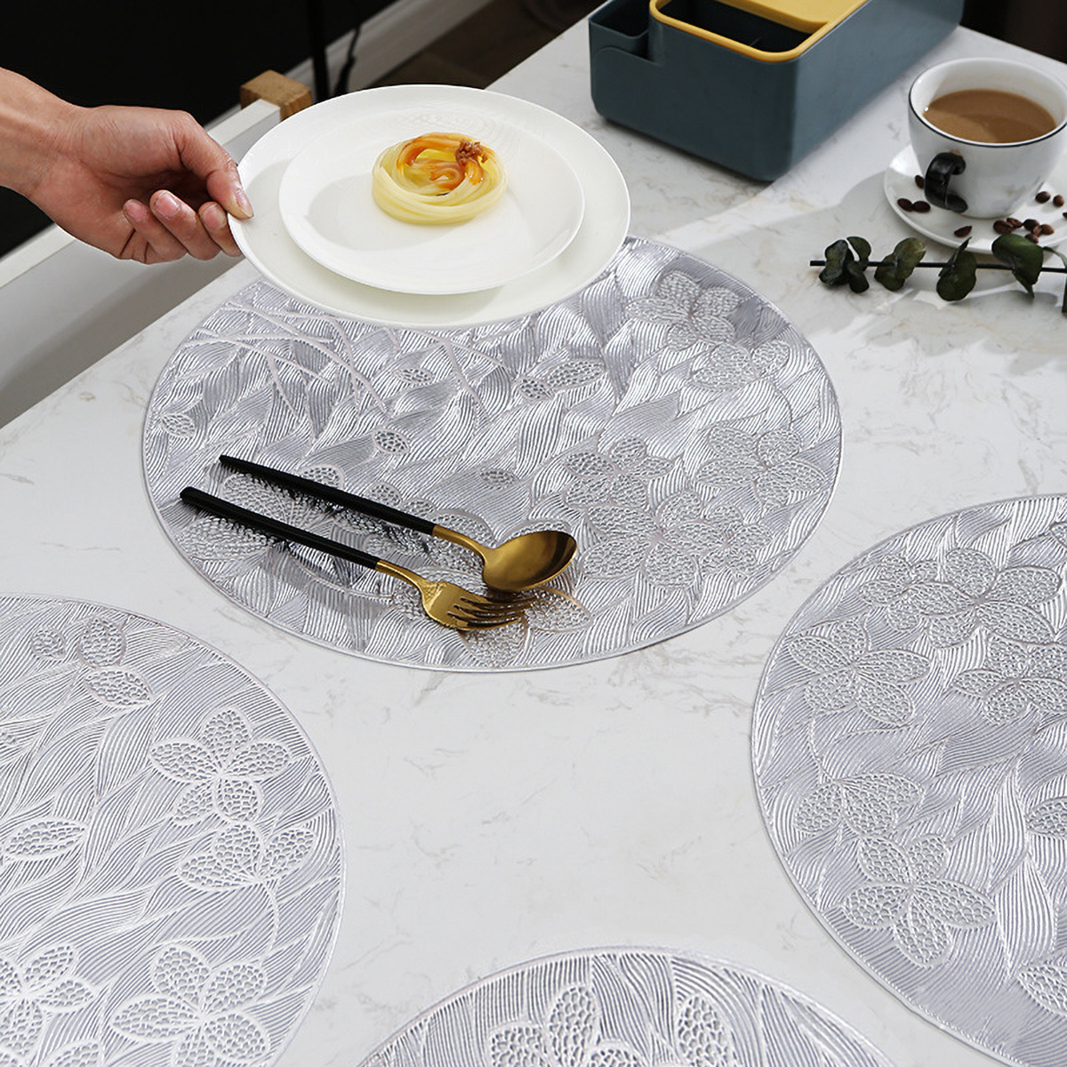 Matorino-Evevdayuse Placemats for Dining Table, Round Hollow Out Table Mats Pressed Metallic Vinyl Plastic Place Mats, Table Decoration for Holiday Wedding Accent Centerpiece