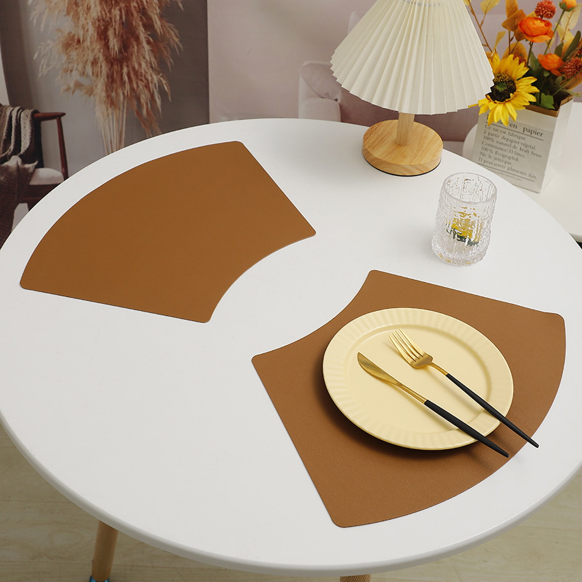 Matorino-Round Table Placemats Wedge Placemat, Non Slip Heat Resistant Woven Vinyl Table Mats, Wipe Clean Indoor and Outdoor Decoration