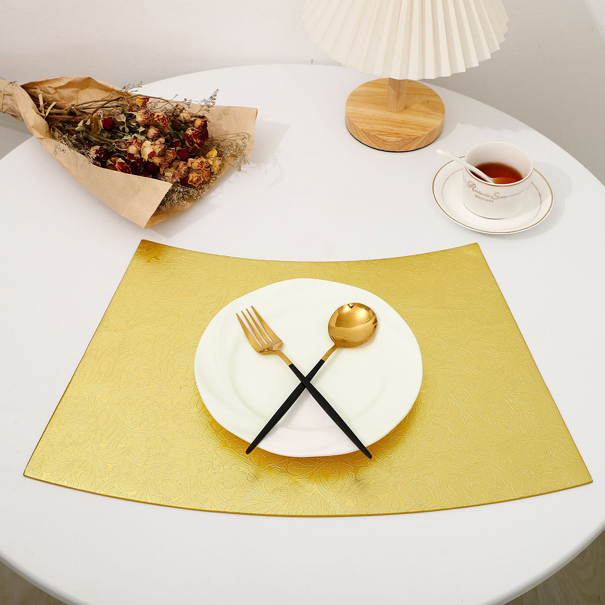 Matorino-Round Table Placemats Wedge Placemat, Non Slip Heat Resistant Woven Vinyl Table Mats, Wipe Clean Indoor and Outdoor Decoration