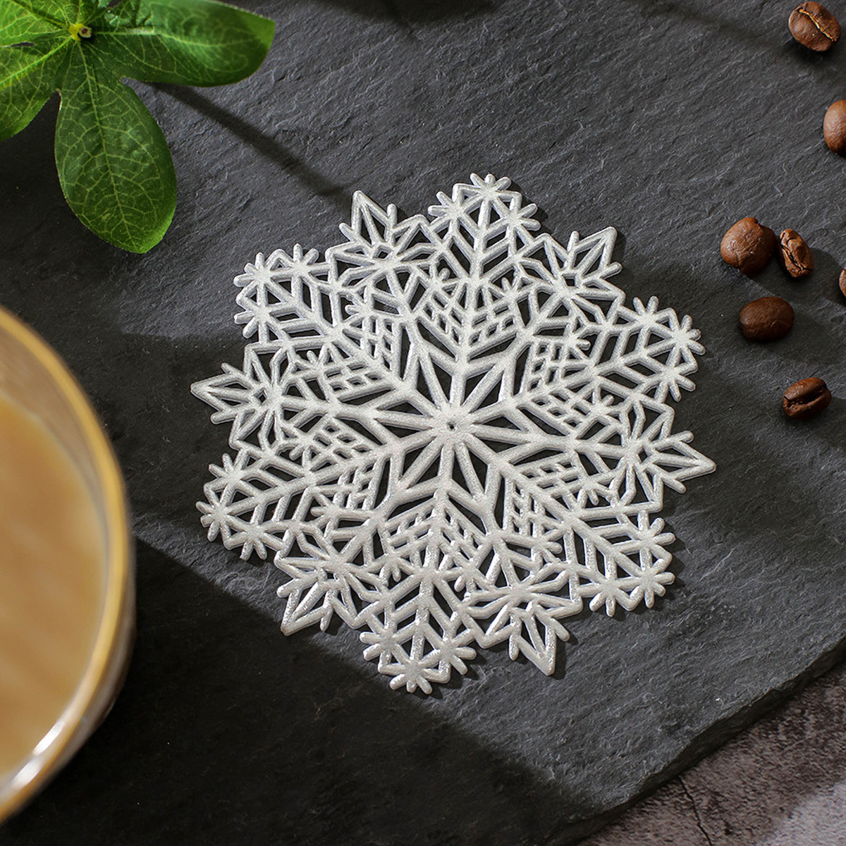 Matorino-Different Pattern and Shape Metallic Vinyl Table Mat, Washable for Holiday Dinner Table Top, Hollow Out Non-Slip for Decor Wedding Accent