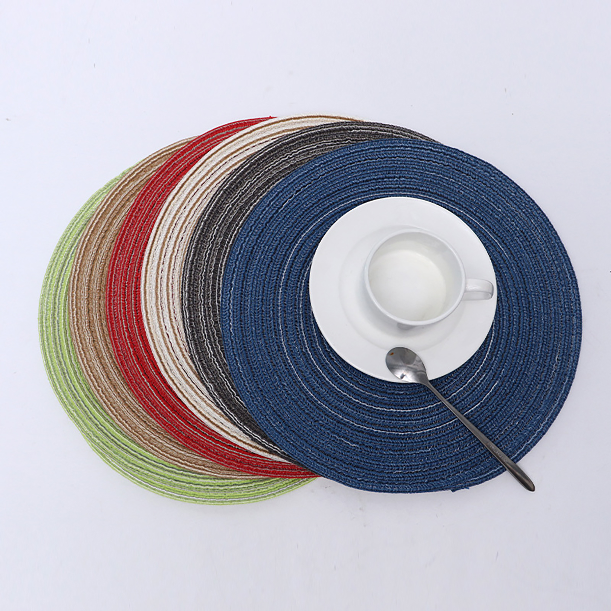 Matorino -Round Woven Placemats set for Dining Table Plates, 13 Inch Round Braided Placemat Heat Resistant Washable Christmas Table Mats.