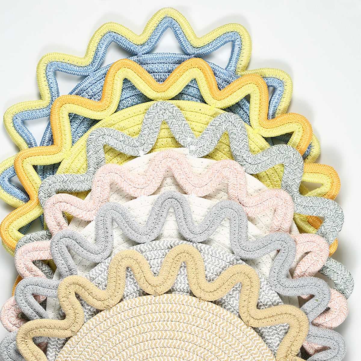 Matorino -Flower Boho Placemats Set, Round Placemats for Dining Table, Water Hyacinth Wicker Placemats, Straw Placemats, Natural Round Woven Placemats.