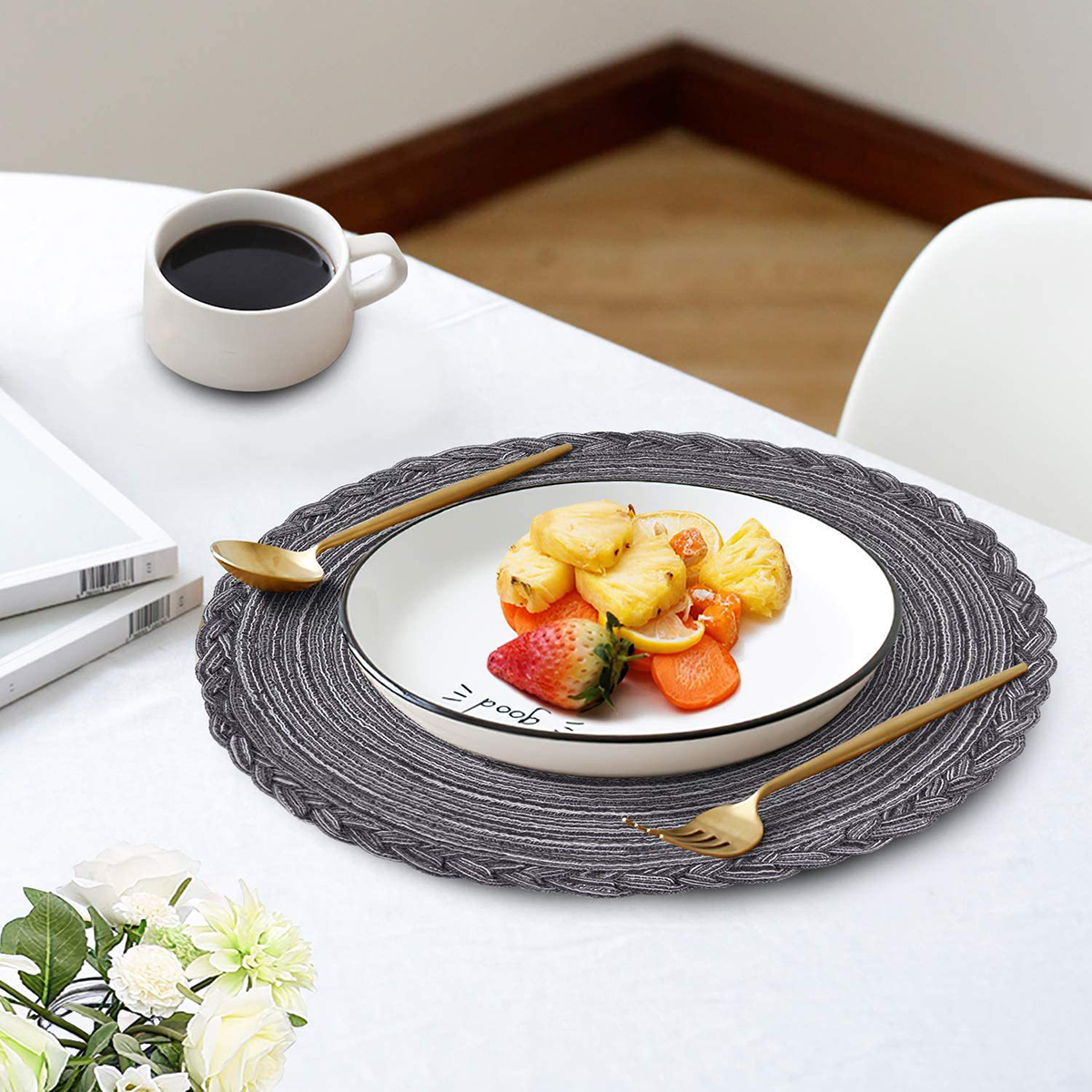 Matorino -Round Woven Placemats set for Dining Table Plates, 13 Inch Round Braided Placemat Heat Resistant Washable Christmas Table Mats.