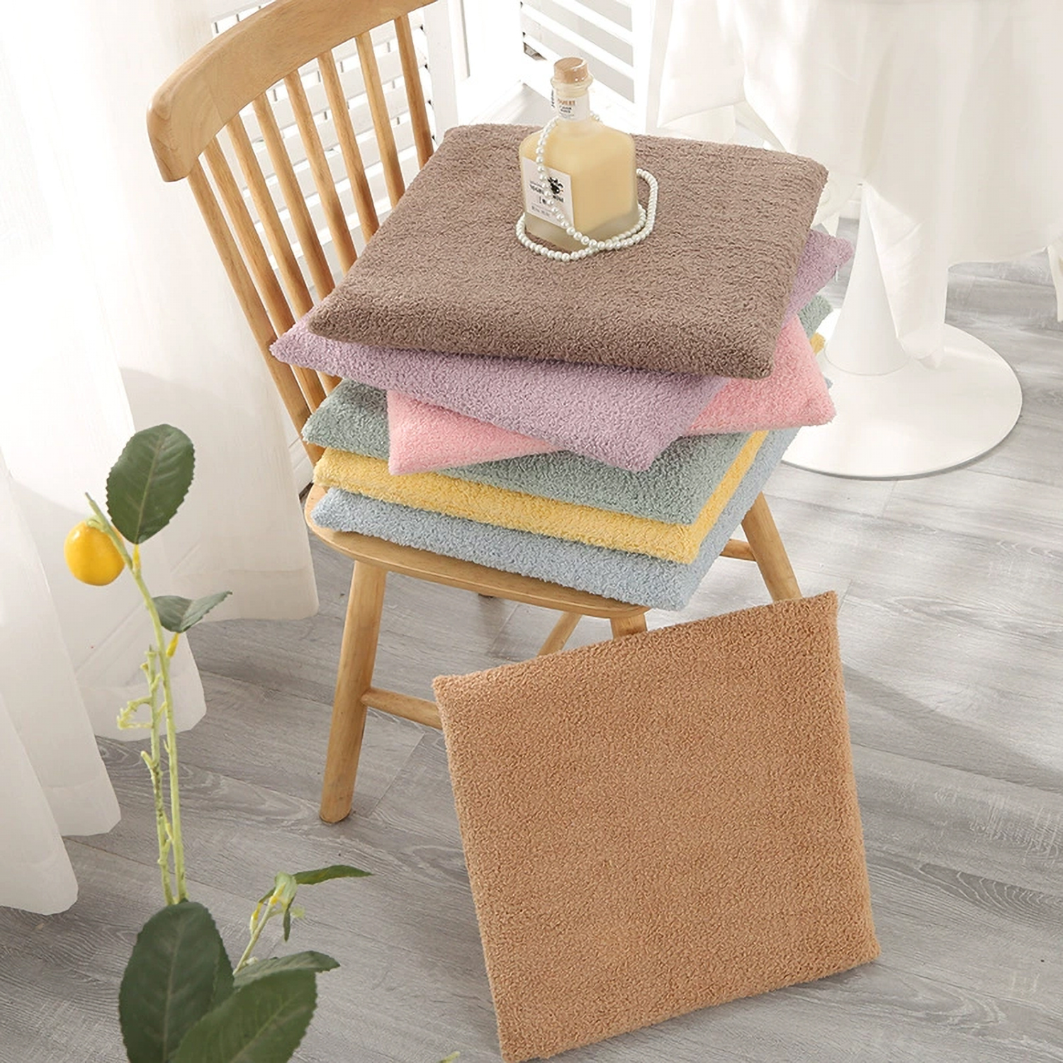 MatoRino -Comfortable Memory Foam Seat Cushion – Perfect for Office Chairs and Long Hours of Sitting Upgrade your seating experience with our memory foam seat cushion. The ergonomic design helps reduce back pain and improve posture.