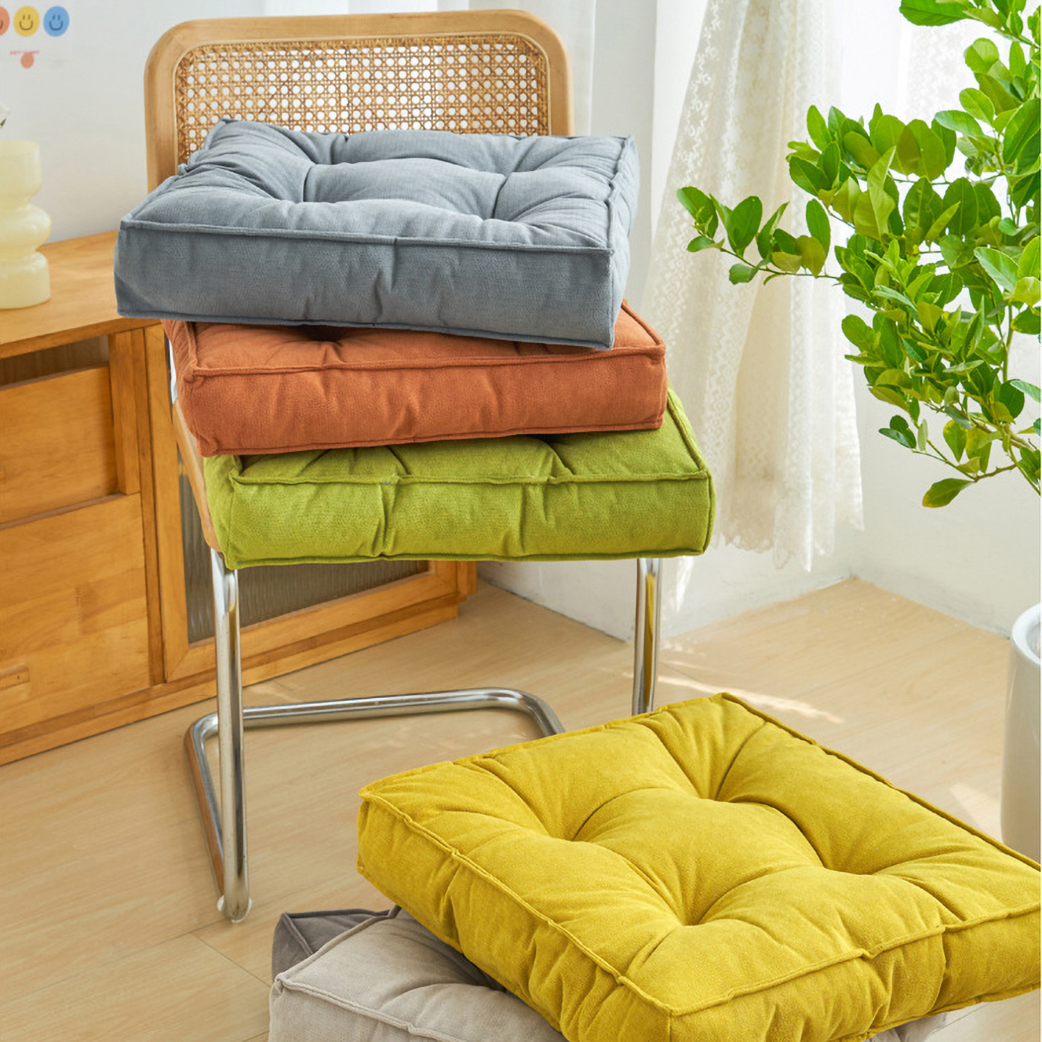 MatoRino -Comfortable Memory Foam Seat Cushion – Perfect for Office Chairs and Long Hours of Sitting Upgrade your seating experience with our memory foam seat cushion. The ergonomic design helps reduce back pain and improve posture.