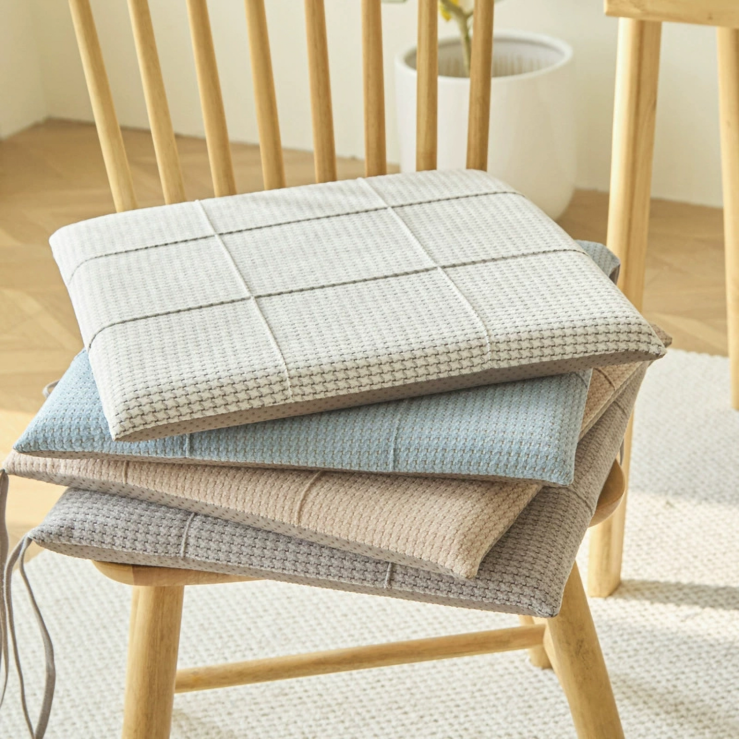 MatoRino -Comfortable Memory Foam Seat Cushion – Perfect for Office Chairs and Long Hours of Sitting Upgrade your seating experience with our memory foam seat cushion. The ergonomic design helps reduce back pain and improve posture.