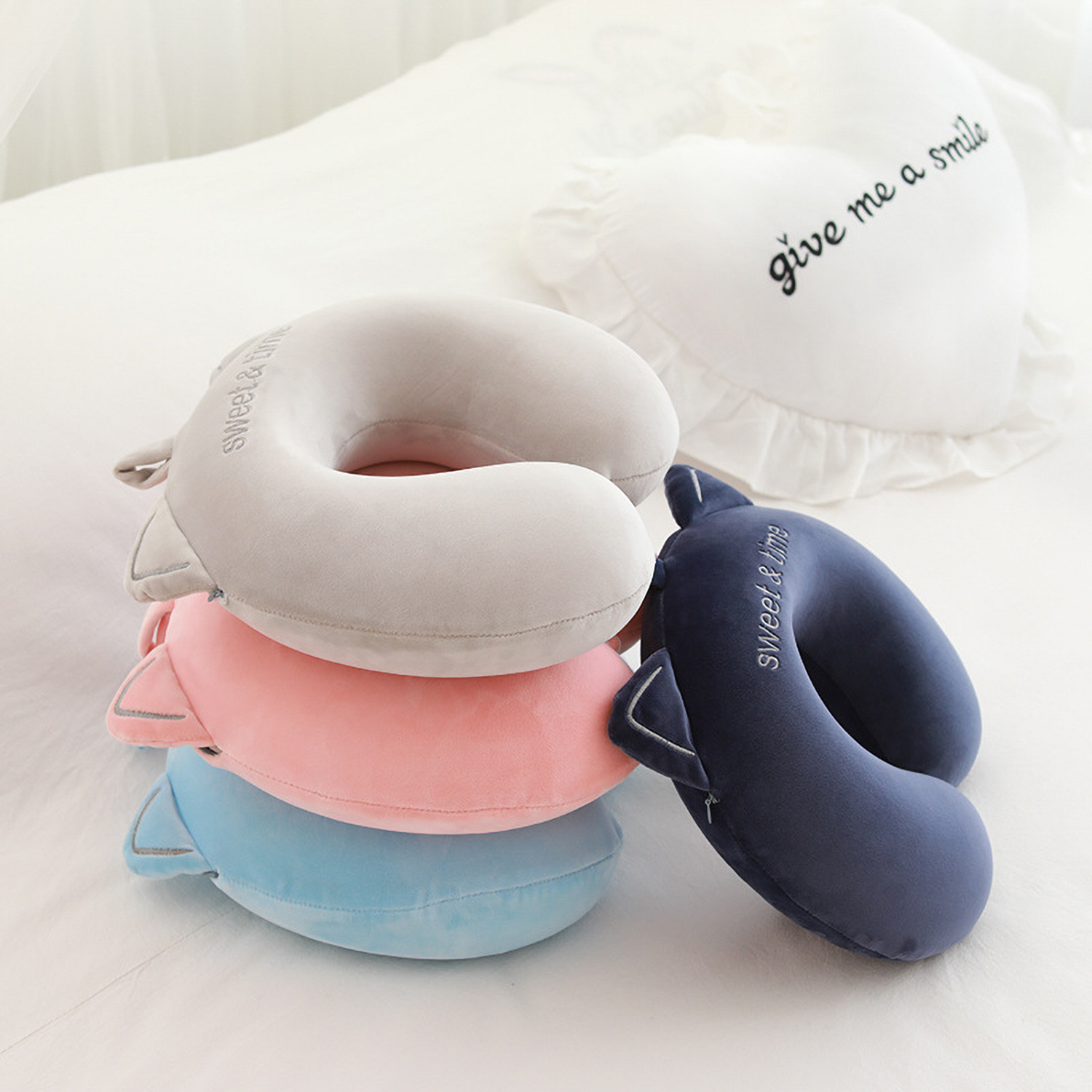 MatoRino -Memory Foam U-shaped Neck Pillow – Ultimate Comfort for Long Flights and Road Trips Say goodbye to neck strain! Our memory foam U-shaped pillow cradles your neck with soft yet firm support, perfect for planes, cars, or office naps.