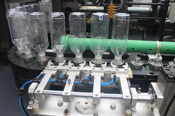 Máquina de moldeo por soplado de botellas de preformas de PET completamente automática de 500 ml-1,5 l