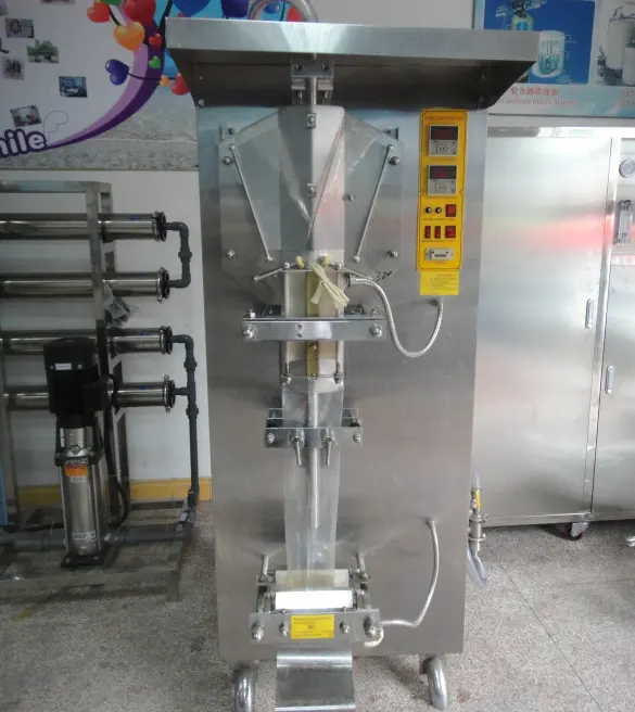 1000BPH Automatic liquid filling and sealing sachet machine bags pouch packing machine for juice milk coffee beverage water filling