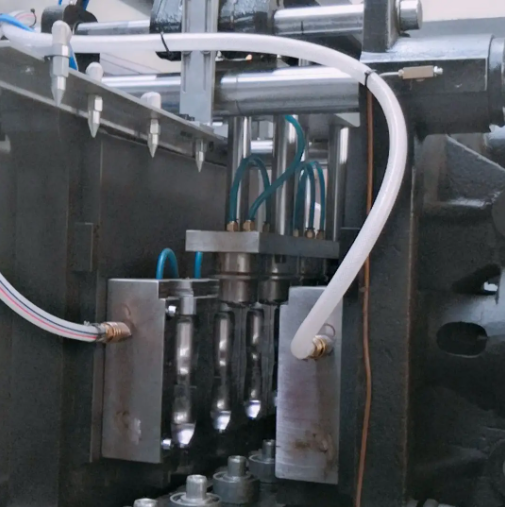 Semi-automatic PET bottle blow molding machine for 200ml to 2L