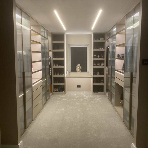 Customizing master walk-in closet
