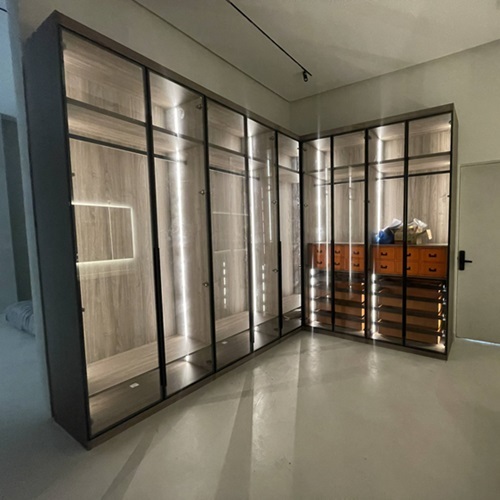 Modern luxury walk in closet