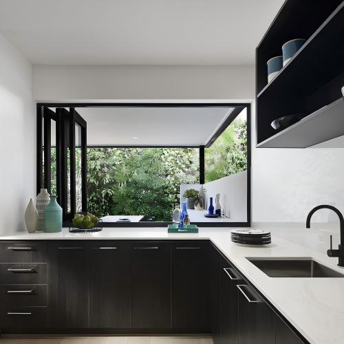 Modern Minimalist Transparent View Black Powder Coated Thermal Break Aluminum Folding Windows