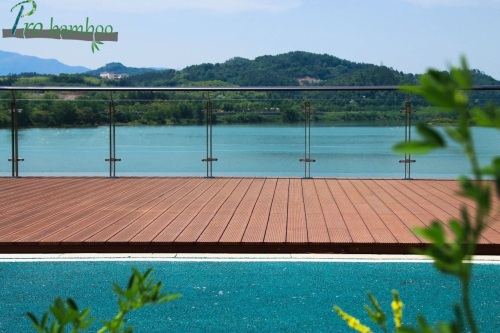 Chongyangxi Ecological Patrol Greenway An eco-integrated bamboo decking installation