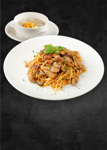 Chicken in Pesto Oil Pasta
