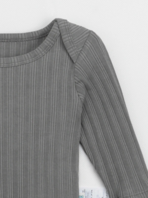 slip-on long sleeve ribbed top