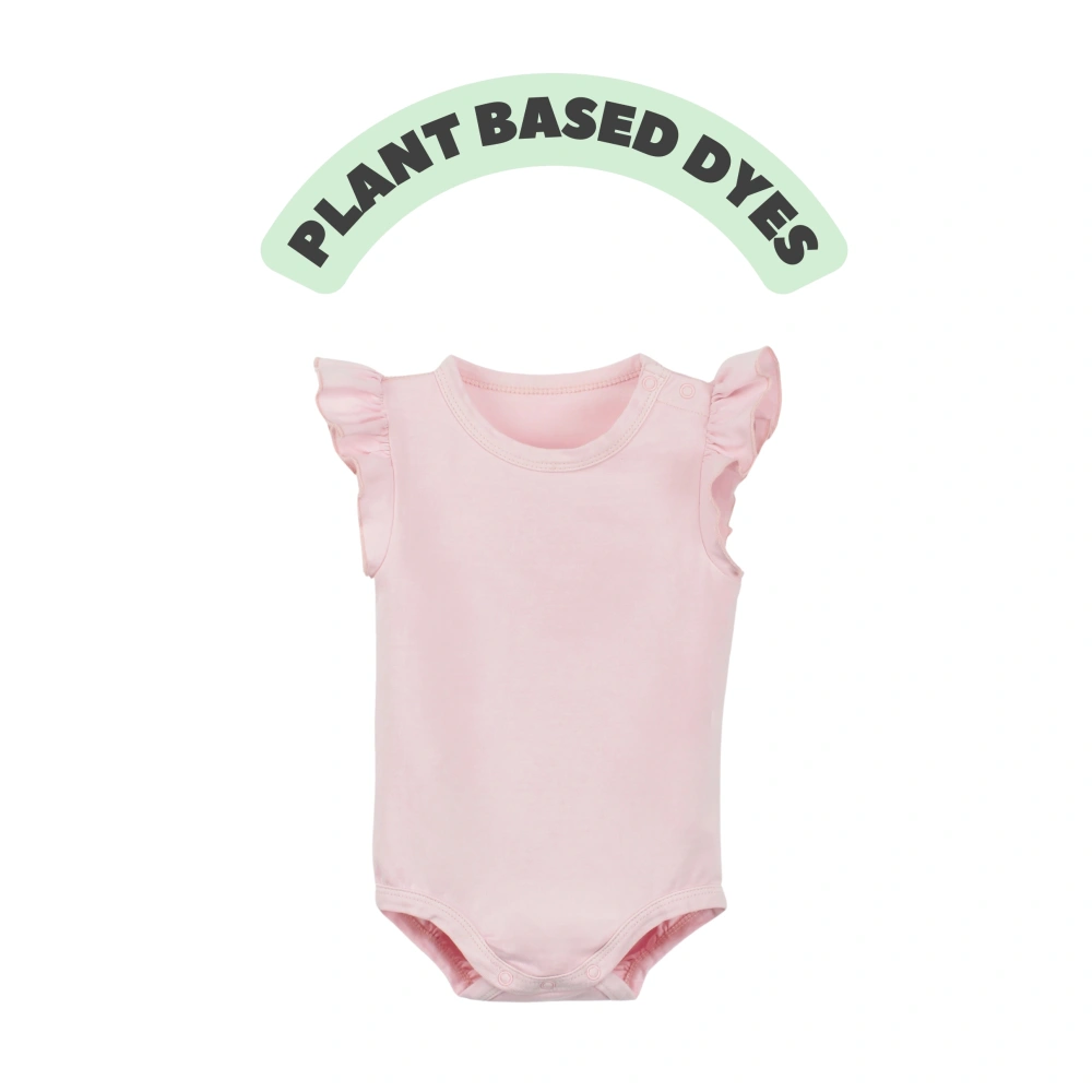 Plant-dyed organic-cotton short sleeve ruffle baby bodysuit (K1230821)