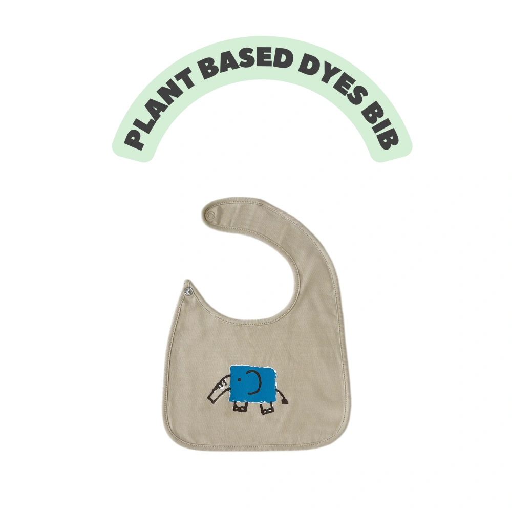 Organic cotton bib in natural hue—easy on/off, everyday feeding accessory