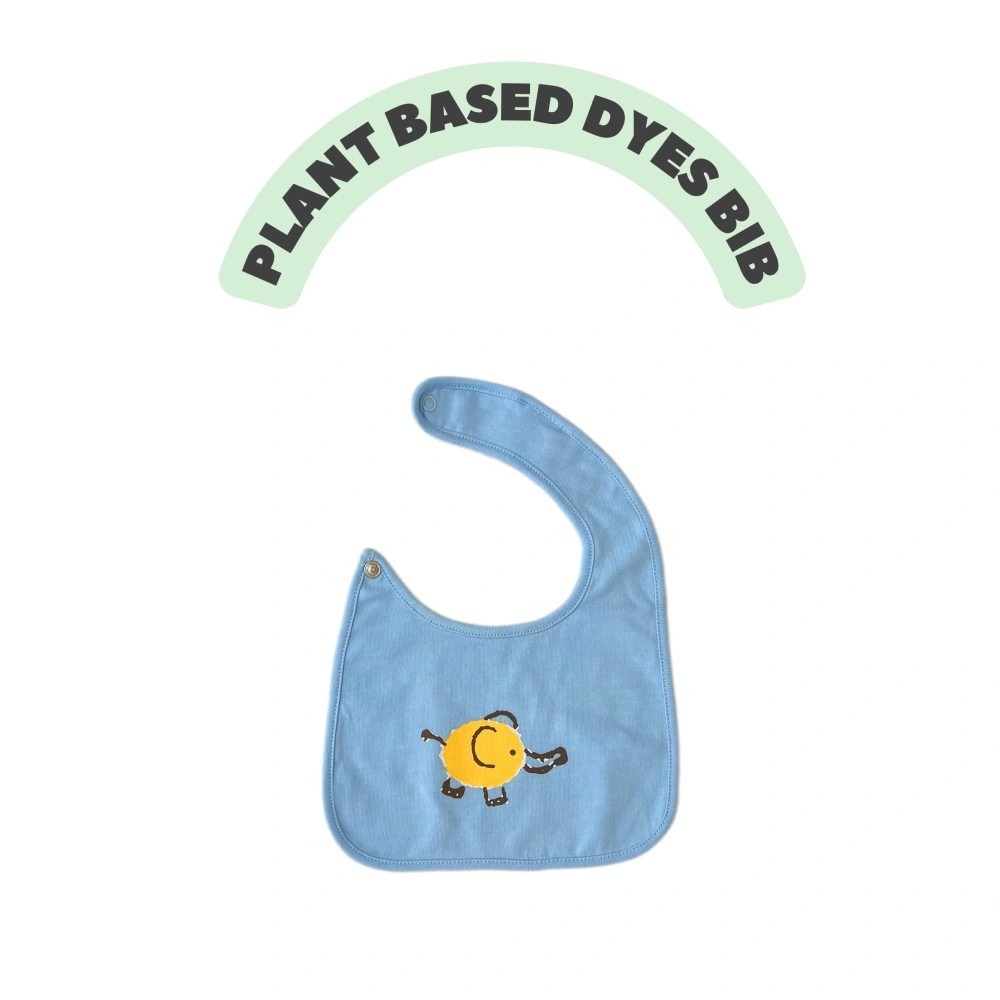 Organic cotton bib in natural hue—easy on/off, everyday feeding accessory