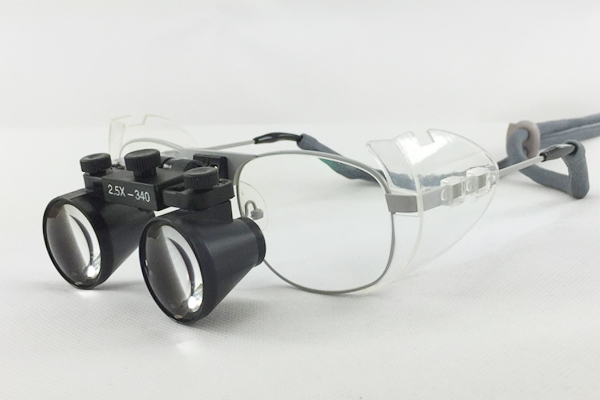 High quality CHL medical light CHL-JC-M08B-CP with Flip Up dental surgical loupes  2.5x 3.0x 3.5x with Titanium  frames 
