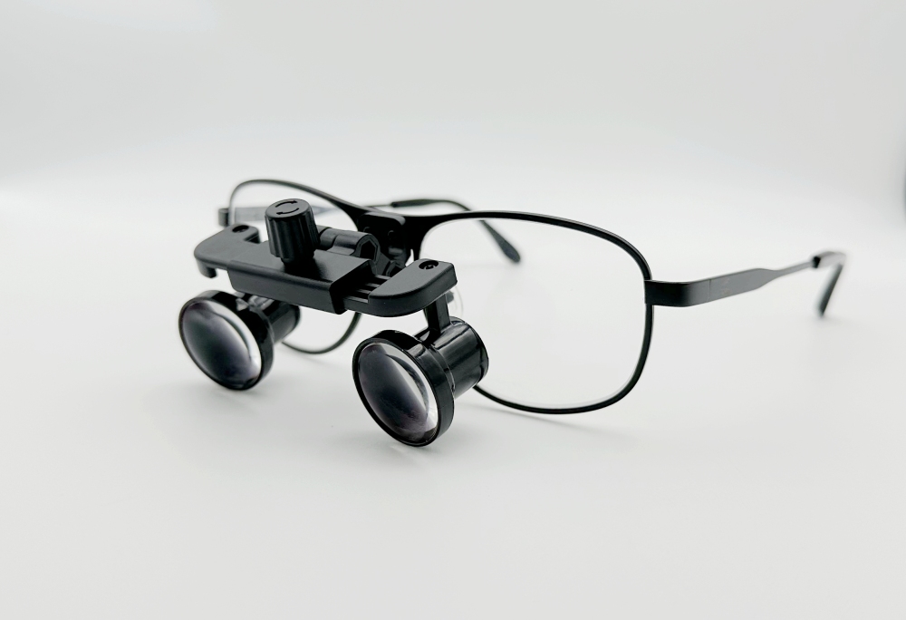 New Flip Up dental loupes surgical Loupes 2.5x 3.0x 3.5x with Titanium Frames CHL serie