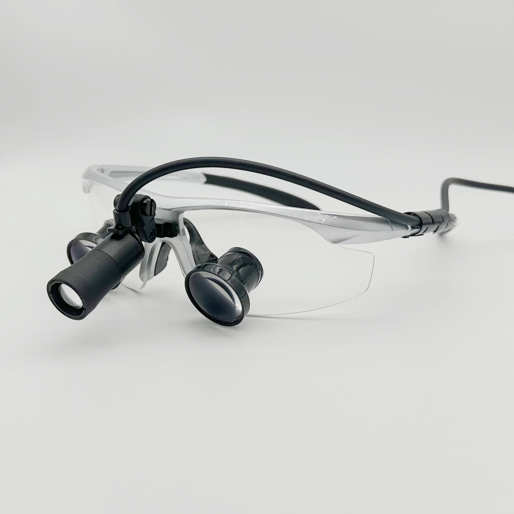 TTL Dental Loupes Surgical Loupes Medical Magnifying glasses  2.5x 3.0x 3.5x with Sports frames CHL series WIth Light CHL-JCM-06C-BP