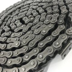 CONVEYOR CHAIN WITH ATTACHMENT