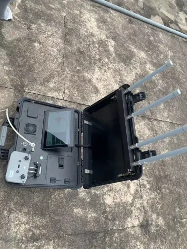 Portable FPV UAV defense monitoring equipment can locate position drone and pilot comprehensive drone detection platform VS DJI aeroscope mobile G8 G16 detect dji autel fpv mavic 900MHz 1.2GHz 2.4GHz 5.2GHz 5.8GHz
