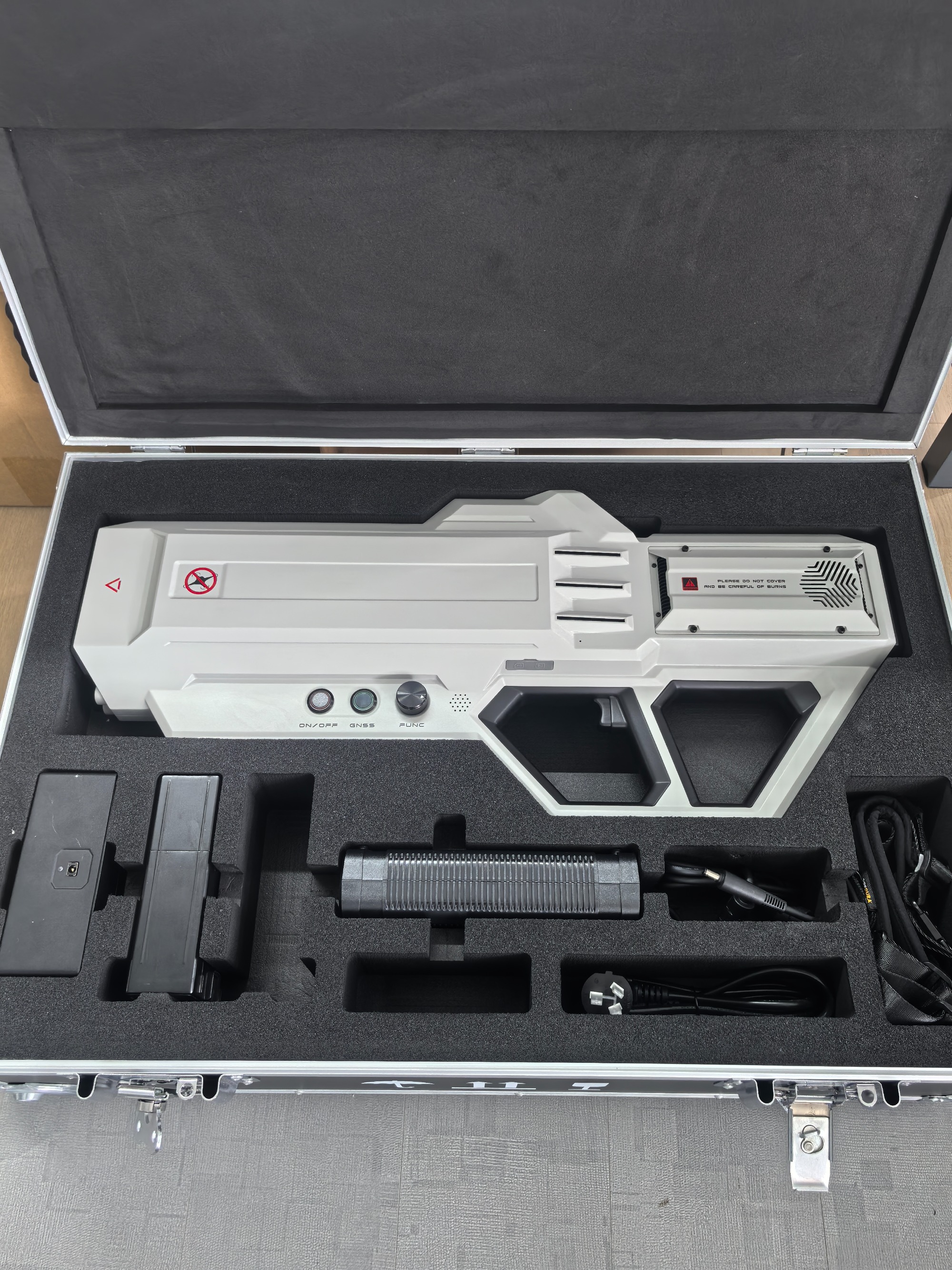 300M-6Ghz Full-Frequency Handheld Portable Anti Drone Tool: 3KM Jamming, Detection & Positioning Integrated, Compatible with 2.4G 5.2G 5.8G UAV FPV