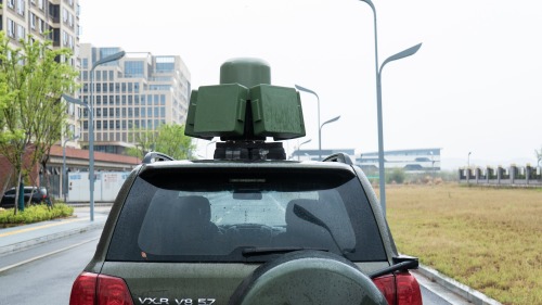 300MHz–6GHz Integrated Anti-Drone System – Vehicle-Mounted Detection & Jamming Device