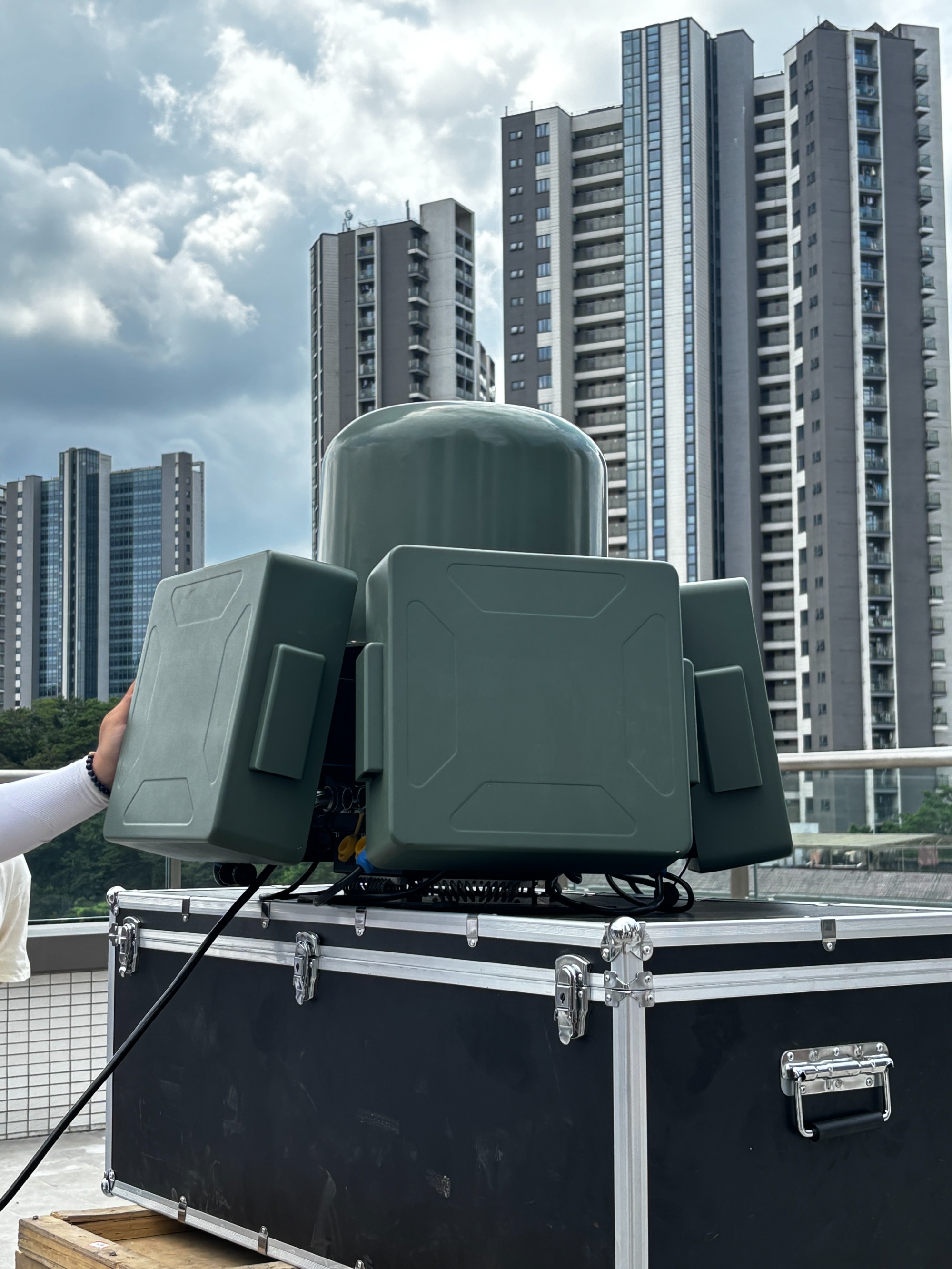 Professional Vehicle-Mounted Anti-Drone System Featuring Passive Detection Mode, Multi-Band RF Monitoring 300MHz–6GHz, DJI RID Parsing, Real-Time Positioning Accuracy up to 1 Meter and FPV Drone Suppression