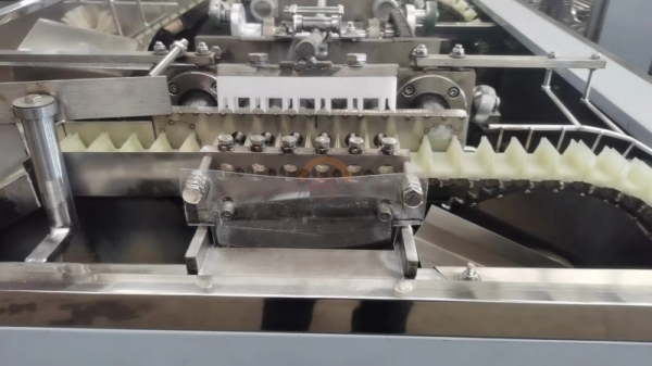 Automatic Commercial Medjool Dates Pitting Machine Auto Industrial Professional Date Seeds Pitter Equipment Machines for Sale