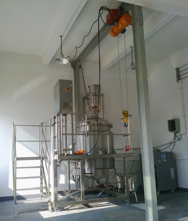Eucalyptus Essential Oil Distillation Plant Industrial Eucalyptus Oil Steam Extraction Equipment Extractor Machine for Sale