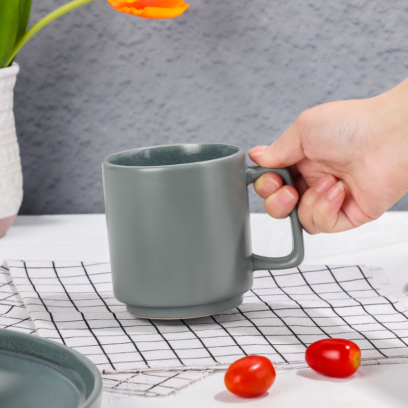 Stoneware dinner set