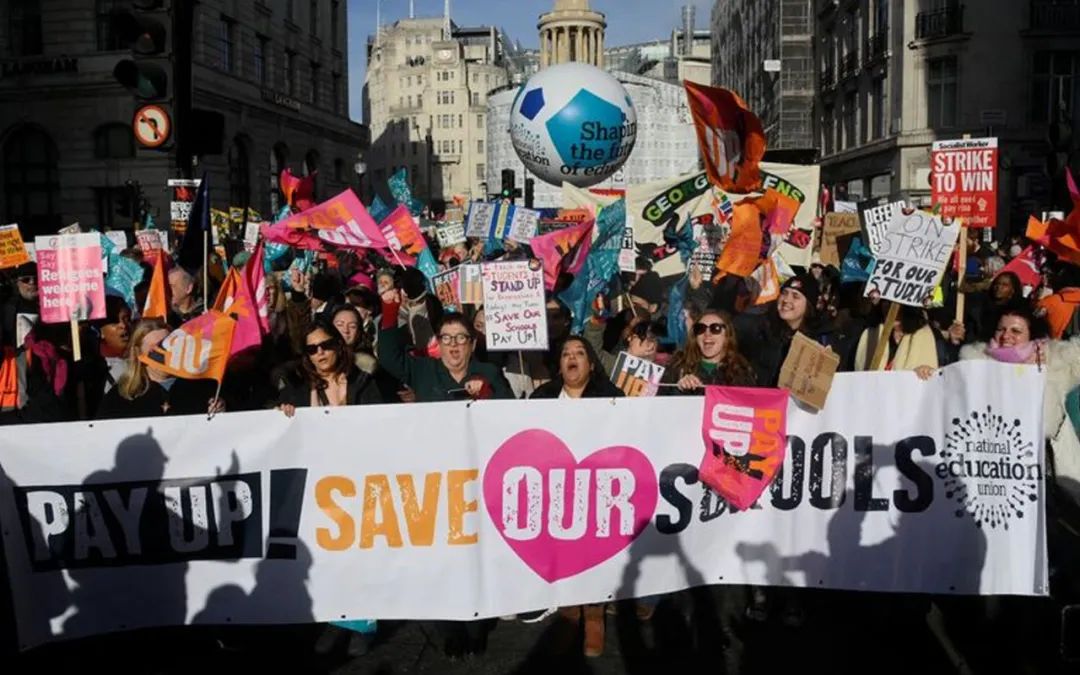 The crisis intensifies! Europe's "troika" is suffering as half a million people strike roils Britain