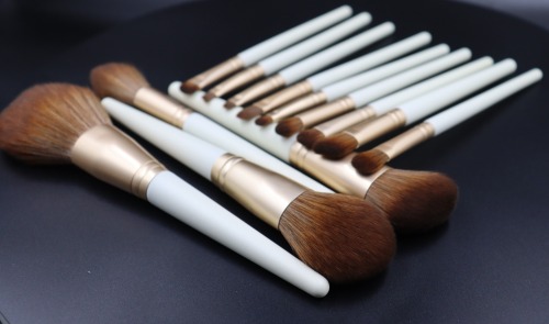 M1301 Red Brown White Handle Makeup Brush Set