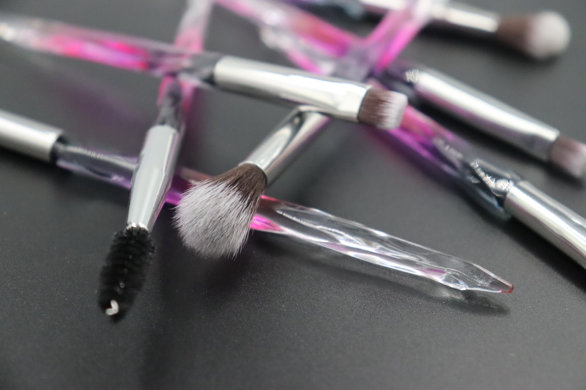 M1102 White gray fur powder black crystal handle