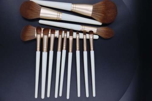 M1301 Red Brown White Handle Makeup Brush Set