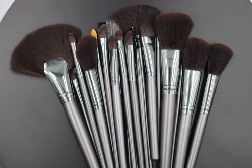 M2201 Silver Handle Makeup Artist Professional Makeup Brush Set
