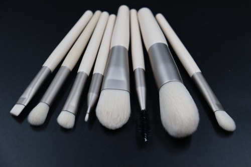 M803 Milk White Short Brush Travel Brush Set