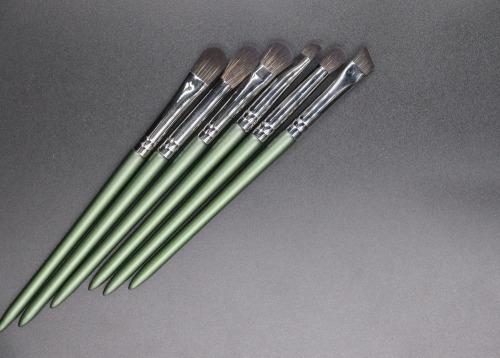 M902 Tan Hair Silver Feerules Green Handle Makeup Brush Set