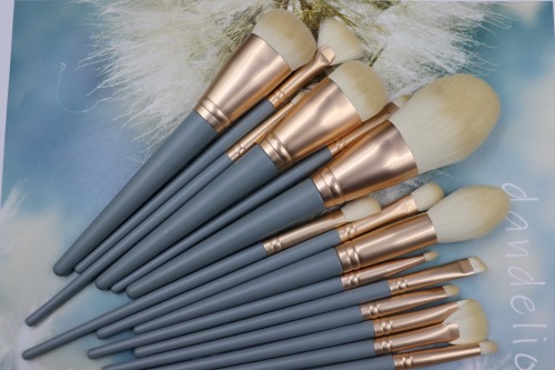 M1501 Beige Hair Sky Blue Handle Makeup Brush Set