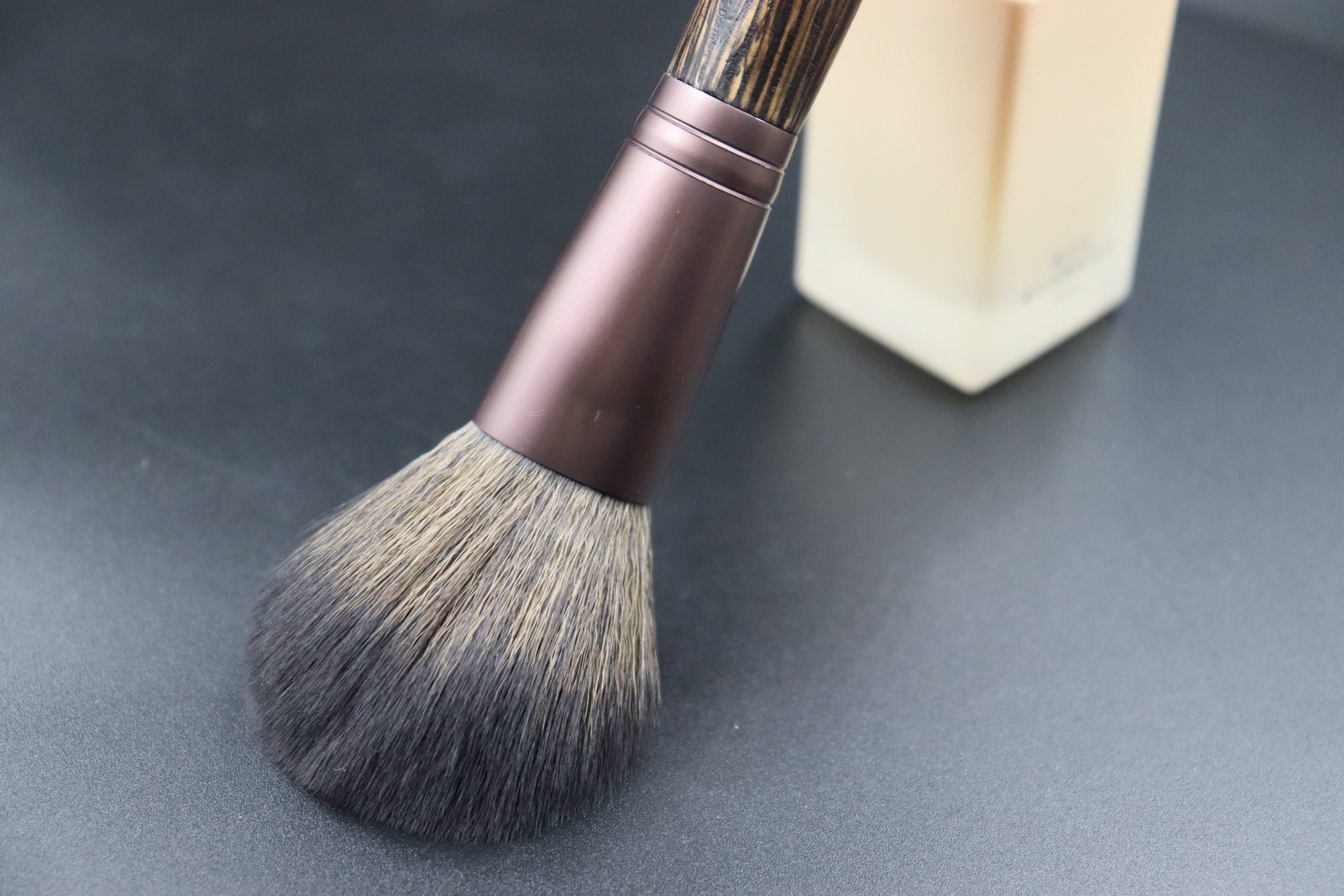 M901 Tan hair make-up brush set with old native wooden handle